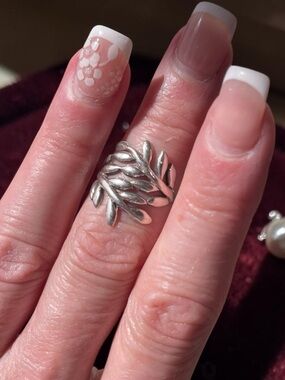 Sterling Silver Olive Branch Band Ring Size 4.5 Nature Inspired